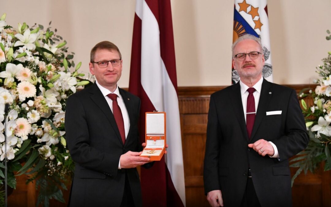 Tiek pasniegti augstākie Latvijas valsts apbalvojumi